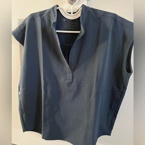 Figs Rafaela scrub top ( Dark Harbor) size Large